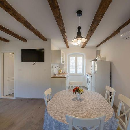 Apartments Bepi Комижа Экстерьер фото