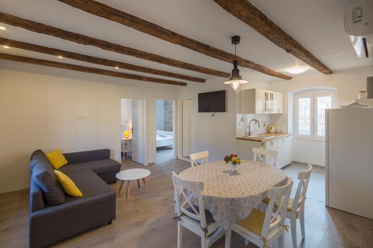 Apartments Bepi Комижа Экстерьер фото