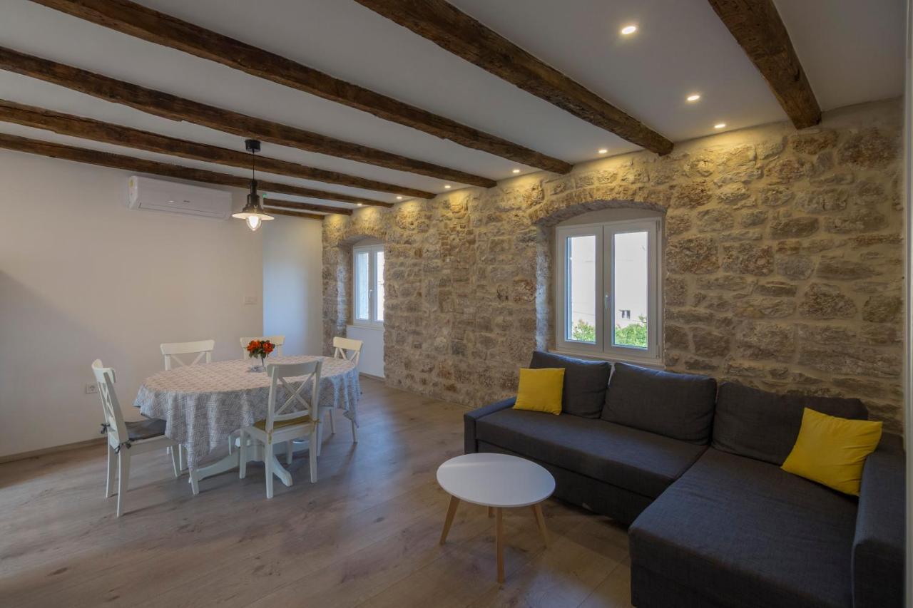 Apartments Bepi Комижа Экстерьер фото
