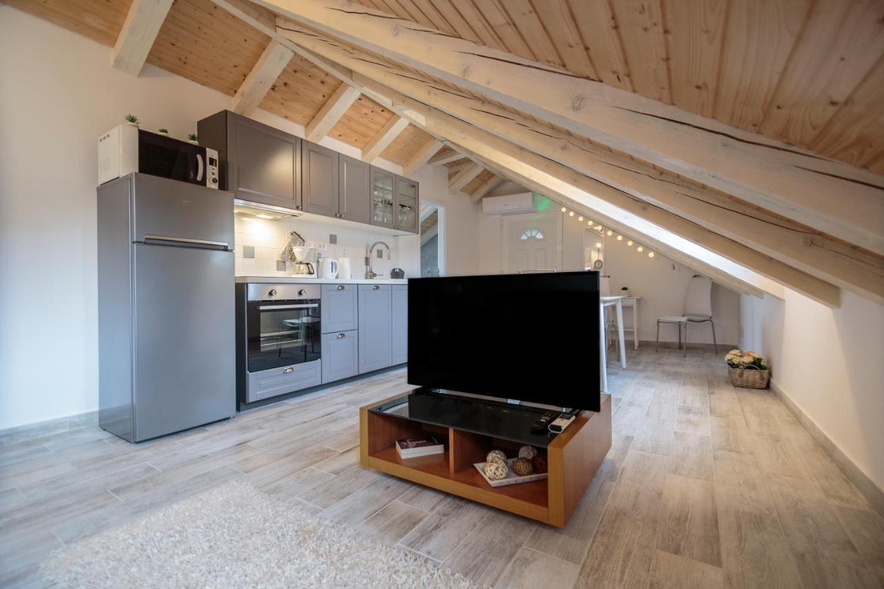 Apartments Bepi Комижа Экстерьер фото
